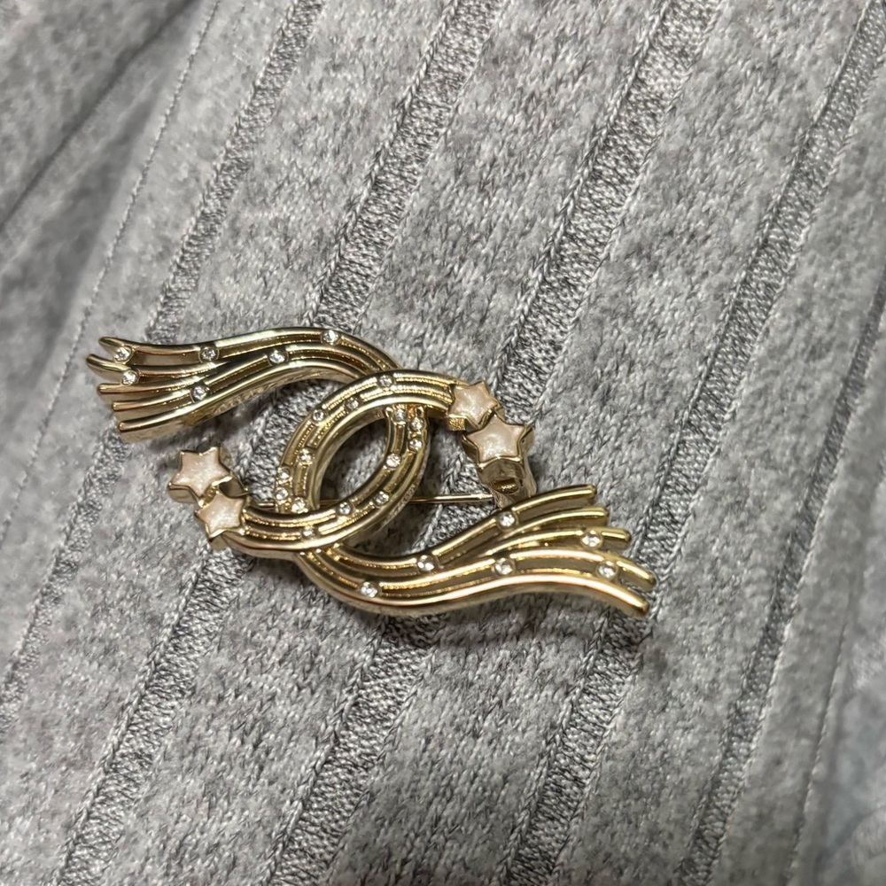 Gold and Silver Shooting Star Brooch brand new